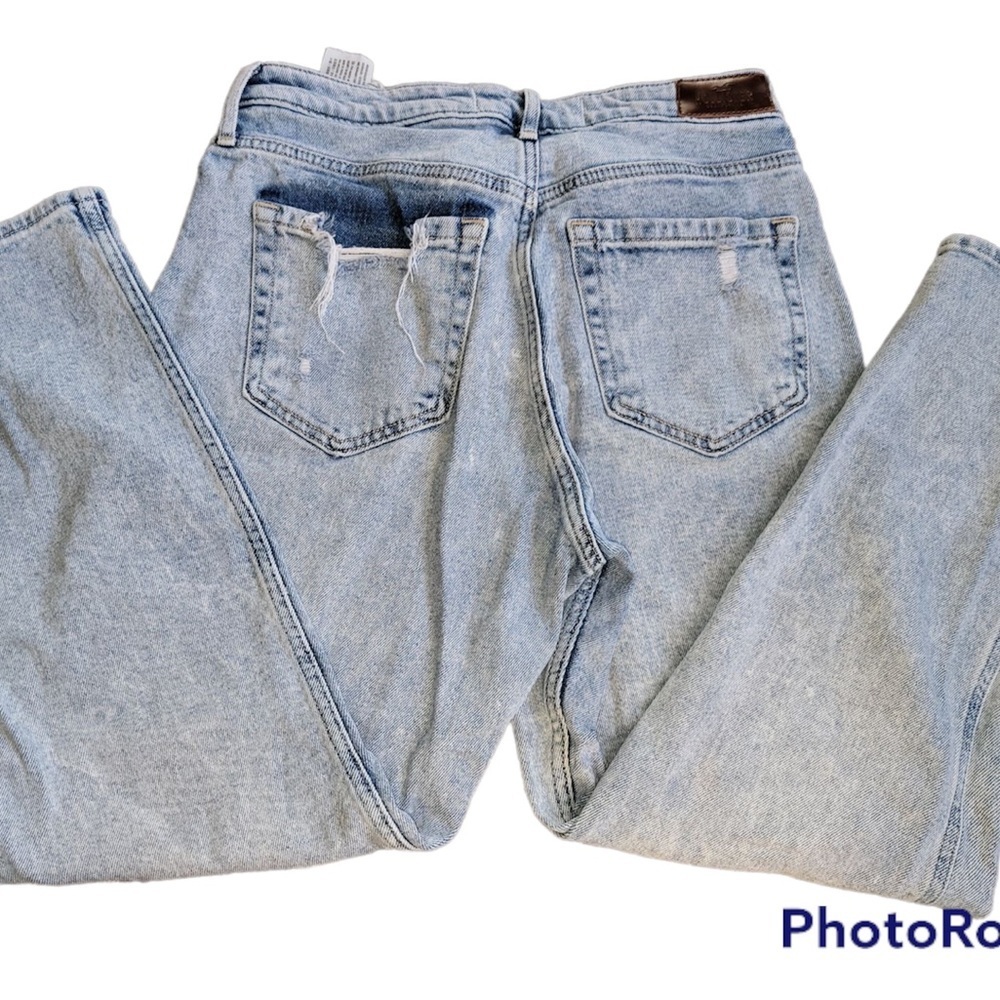 22 Hollister Boyfriend Jeans